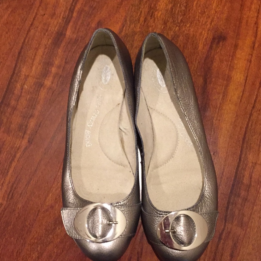 NWOT Dr. Scrolls Leather silver buckle flats 11M